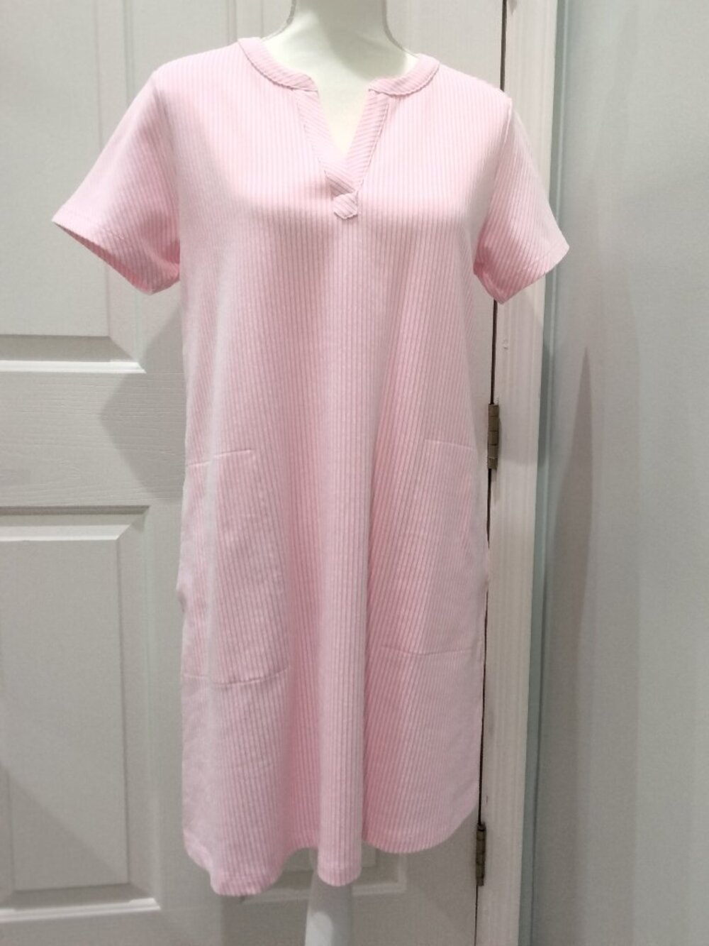 Isaac Mizrahi Knit Seersucker Shift Dress, Pink/White Stripe, Size MP, NWOT